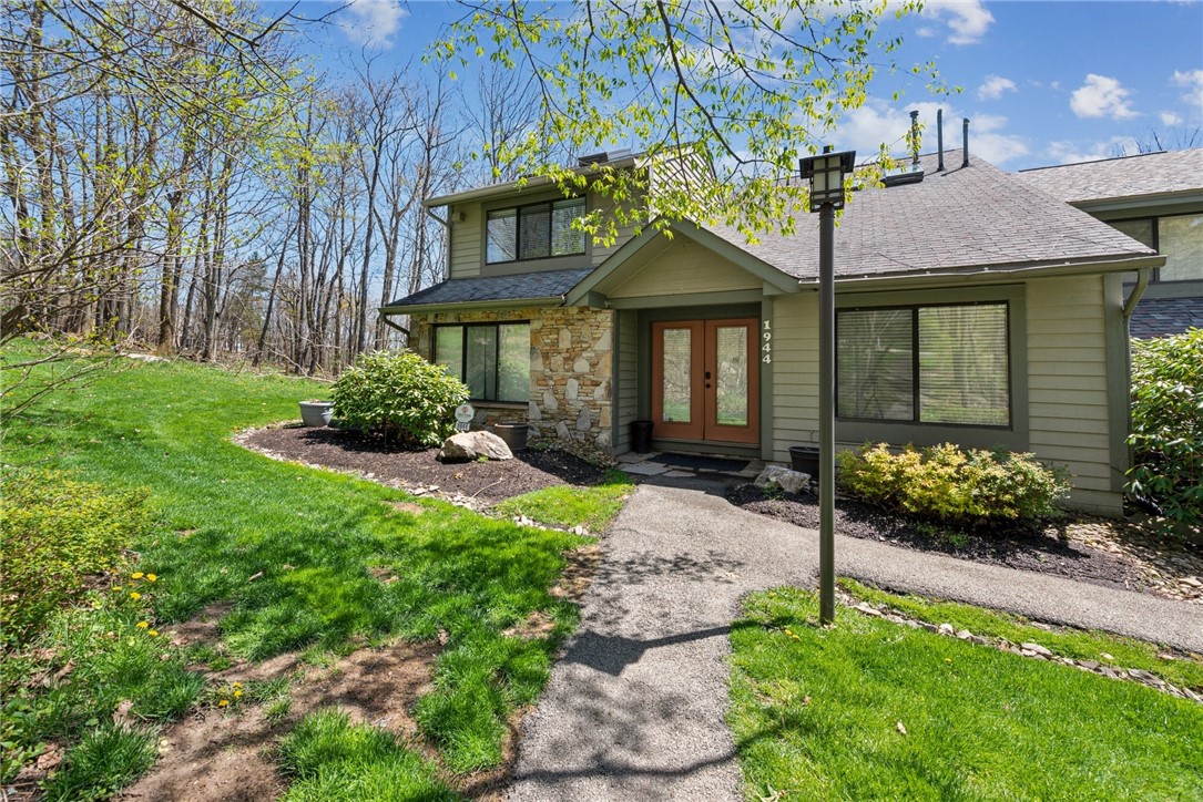 1944 South Ridge Way Way, Hidden Valley, Pennsylvania image 1