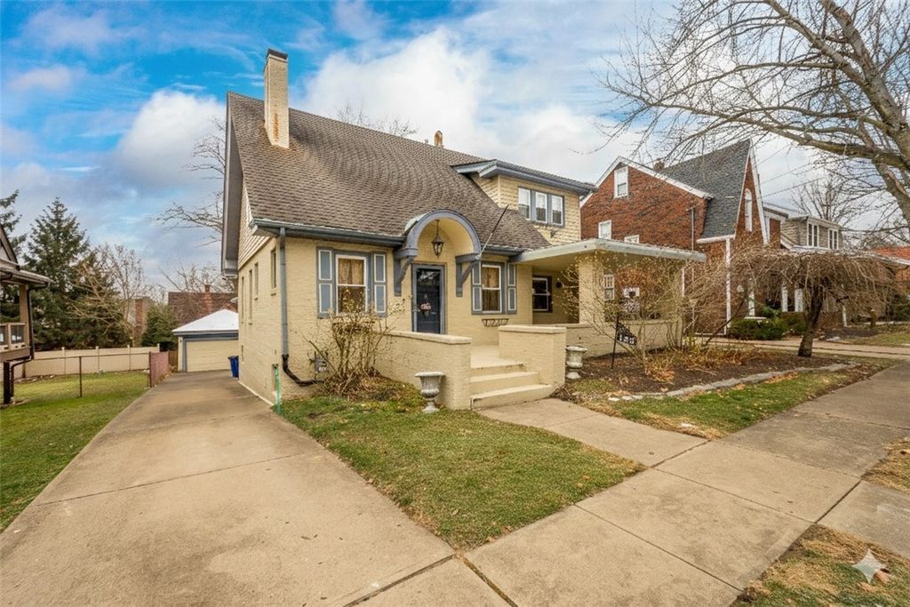 Photo of 125 W Marlin Dr, Pittsburgh, PA 15216 (MLS # 1733253)