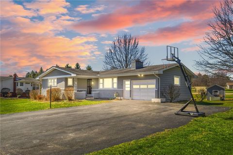 Photo of 524 Dott Ave, Somerset, PA 15501 (MLS # 1745218)