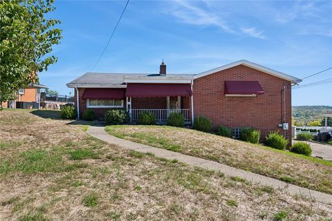 Photo of 711 Scenic Dr, Houston, PA 15342 (MLS # 1726939)