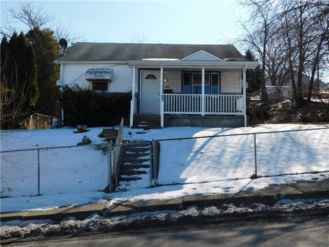 Homes For Sale - 120 Bailey Avenue Ave<br/> Uniontown, PA 15401