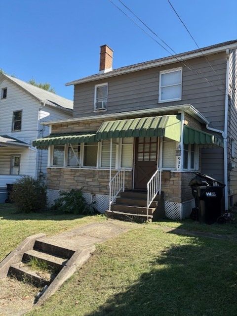 Photo of 957 Main St, Aliquippa, PA 15001 (MLS # 1724198)