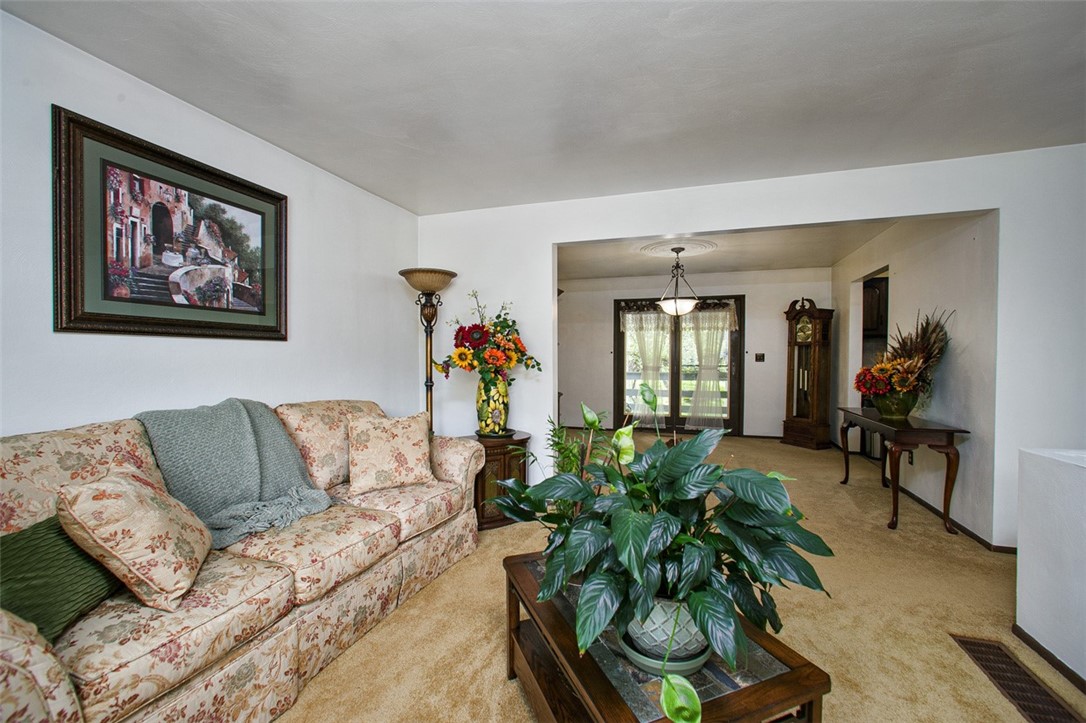 Bell Twp, Pennsylvania 15613, United States, 3 Bedrooms Bedrooms, ,3 BathroomsBathrooms,Residential,Contingent,126584