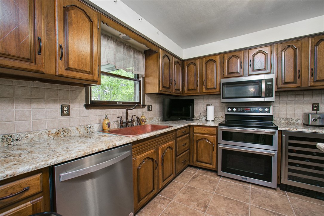 Bell Twp, Pennsylvania 15613, United States, 3 Bedrooms Bedrooms, ,3 BathroomsBathrooms,Residential,Contingent,126584