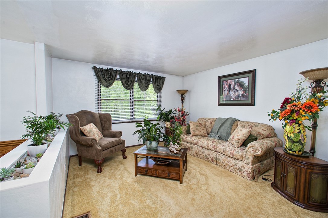 Bell Twp, Pennsylvania 15613, United States, 3 Bedrooms Bedrooms, ,3 BathroomsBathrooms,Residential,Contingent,126584