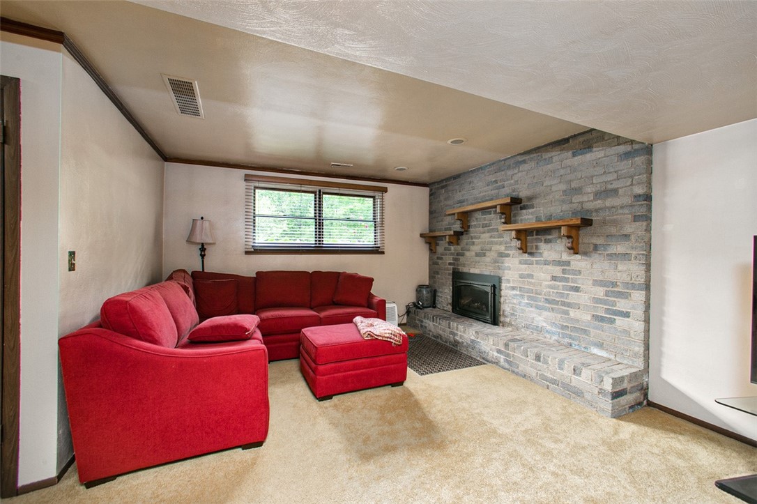 Bell Twp, Pennsylvania 15613, United States, 3 Bedrooms Bedrooms, ,3 BathroomsBathrooms,Residential,Contingent,126584