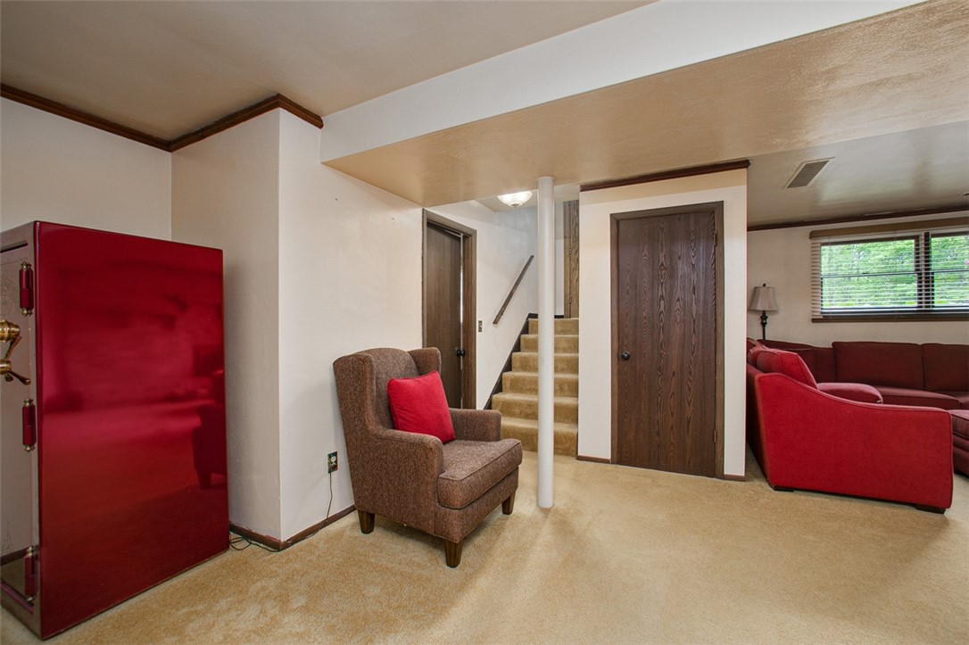 Bell Twp, Pennsylvania 15613, United States, 3 Bedrooms Bedrooms, ,3 BathroomsBathrooms,Residential,Contingent,126584