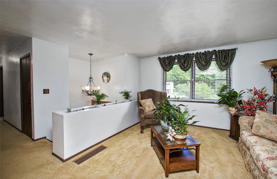 Bell Twp, Pennsylvania 15613, United States, 3 Bedrooms Bedrooms, ,3 BathroomsBathrooms,Residential,Contingent,126584