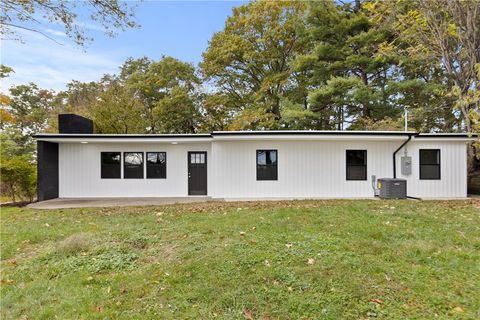 Photo of 665 Hillcrest Ave, Waynesburg, PA 15370 (MLS # 1727485)