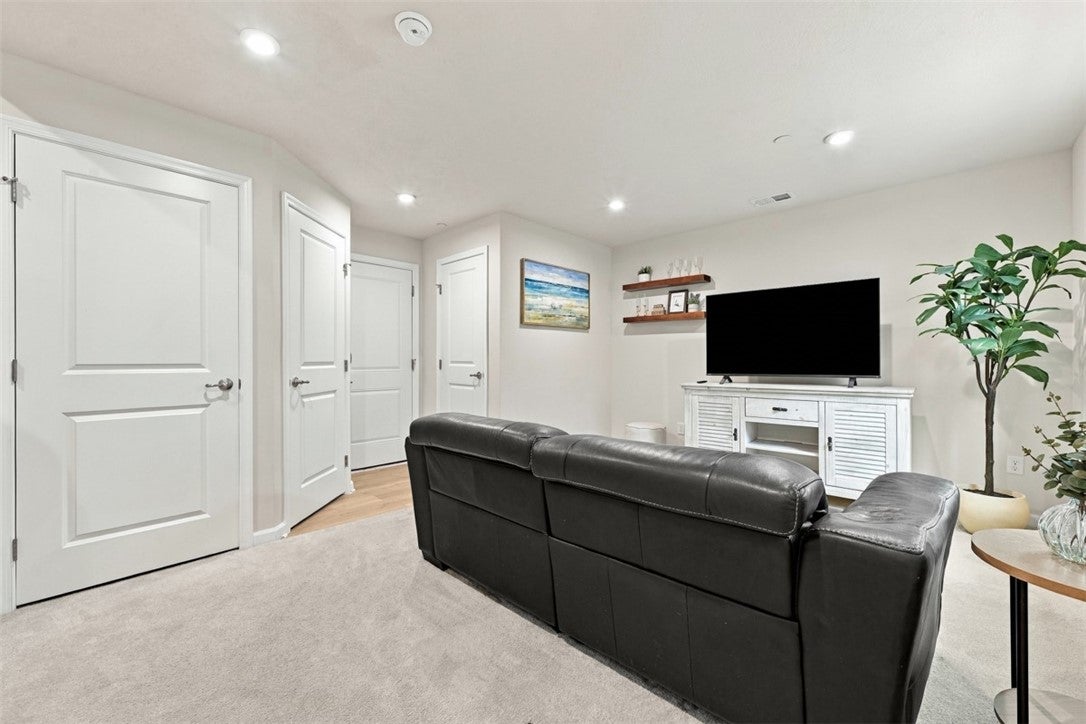 318 Abacot Way