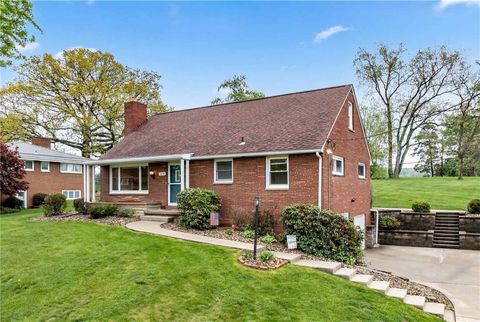 Photo of 1274 Overlook Dr, Washington, PA 15301 (MLS # 1750928)