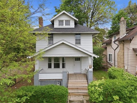 Photo of 516 West End Ave, Coraopolis, PA 15108 (MLS # 1751205)