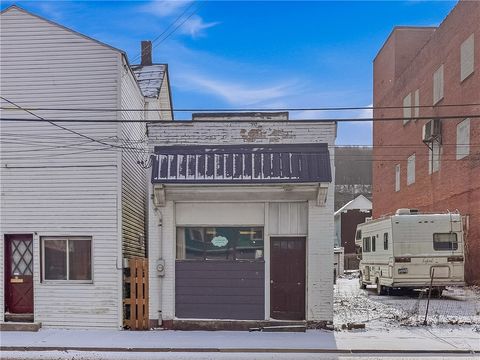 Photo of 83 1/2 Fairfield Ave, Johnstown, PA 15906 (MLS # 1738111)