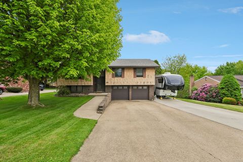 Photo of 40 Meadowcrest Drive, Cecil, PA 15321 (MLS # 1752897)
