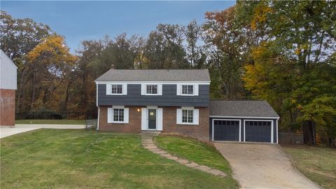 Photo of 924 Old Hills Rd, Mckeesport, PA 15135 (MLS # 1729444)