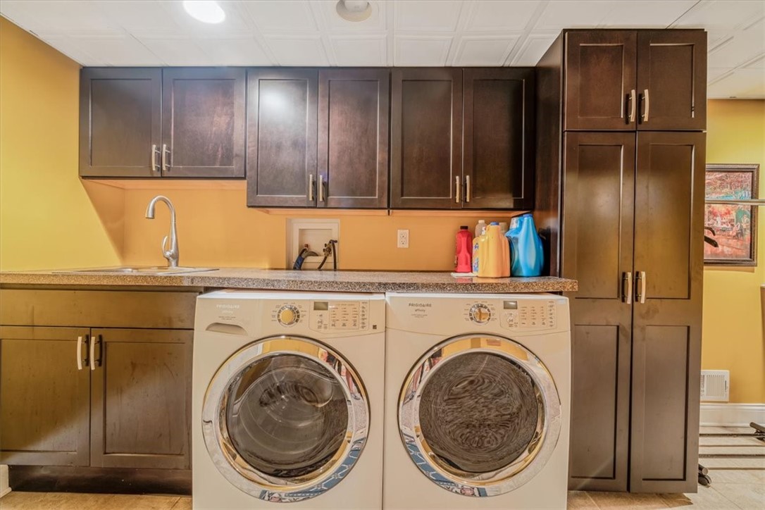 St Clair, Pennsylvania 15241, United States, 4 Bedrooms Bedrooms, ,3 BathroomsBathrooms,Residential,Active,165867