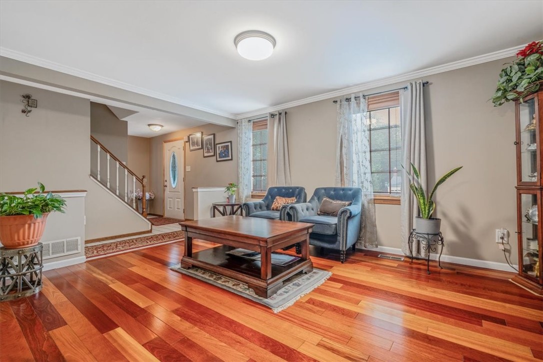 St Clair, Pennsylvania 15241, United States, 4 Bedrooms Bedrooms, ,3 BathroomsBathrooms,Residential,Active,165867