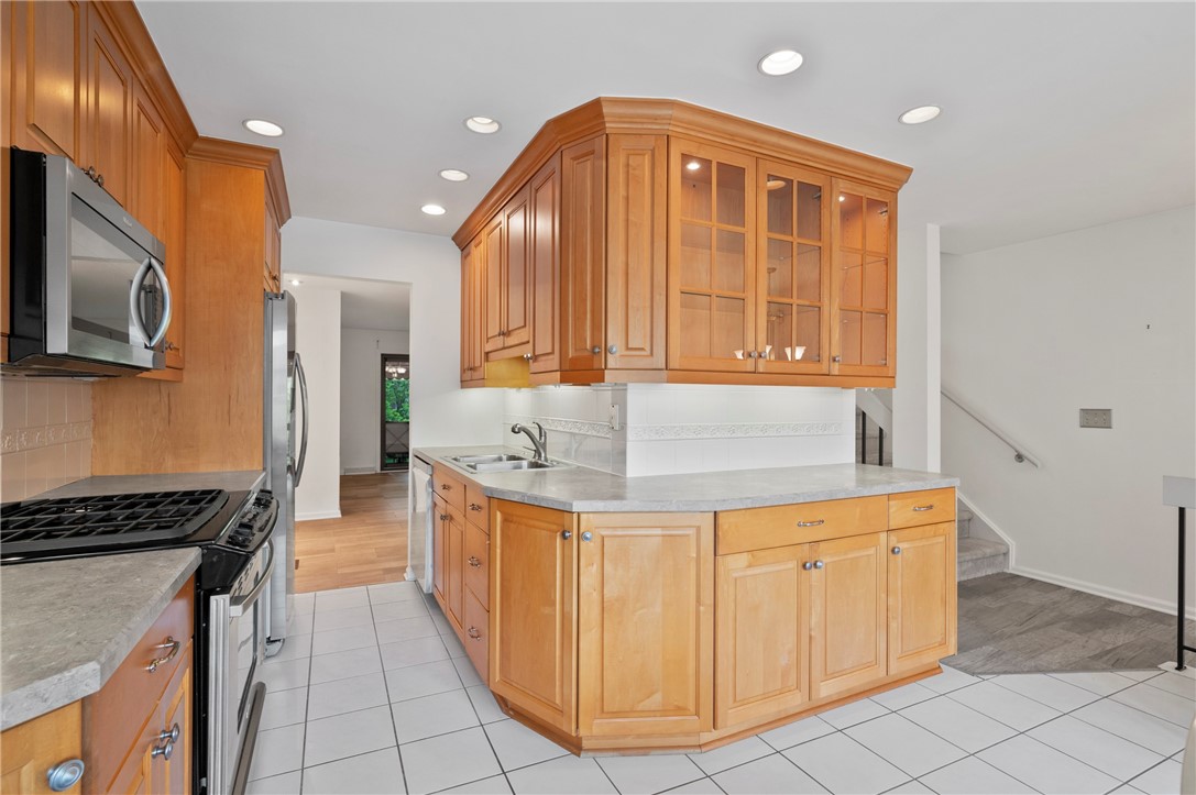 1512 Pinehurst Lane Ln, Oakmont, Pennsylvania image 7