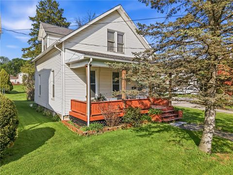 Photo of 170 S Mercer St, Greenville, PA 16125 (MLS # 1752267)