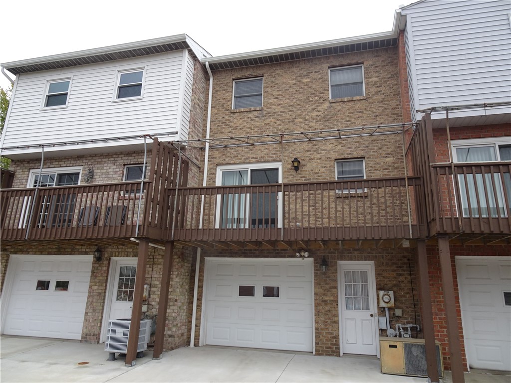 109 Canterbury Commons