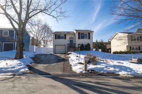 Photo of 200 Kirkwood Dr, Cranberry Twp, PA 16066 (MLS # 1740156)