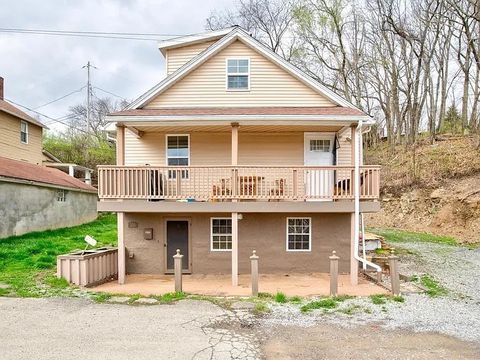 Photo of 116 Riverview Ave, Aliquippa, PA 15001 (MLS # 1747020)