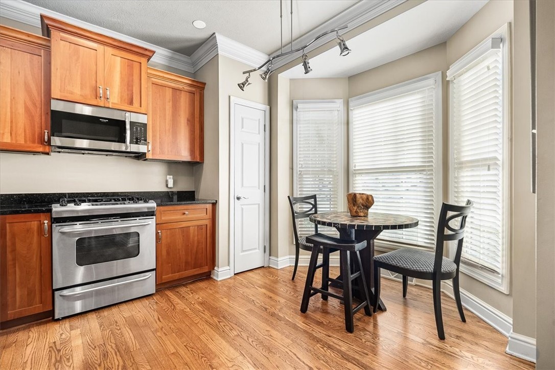93 Shenot Rd