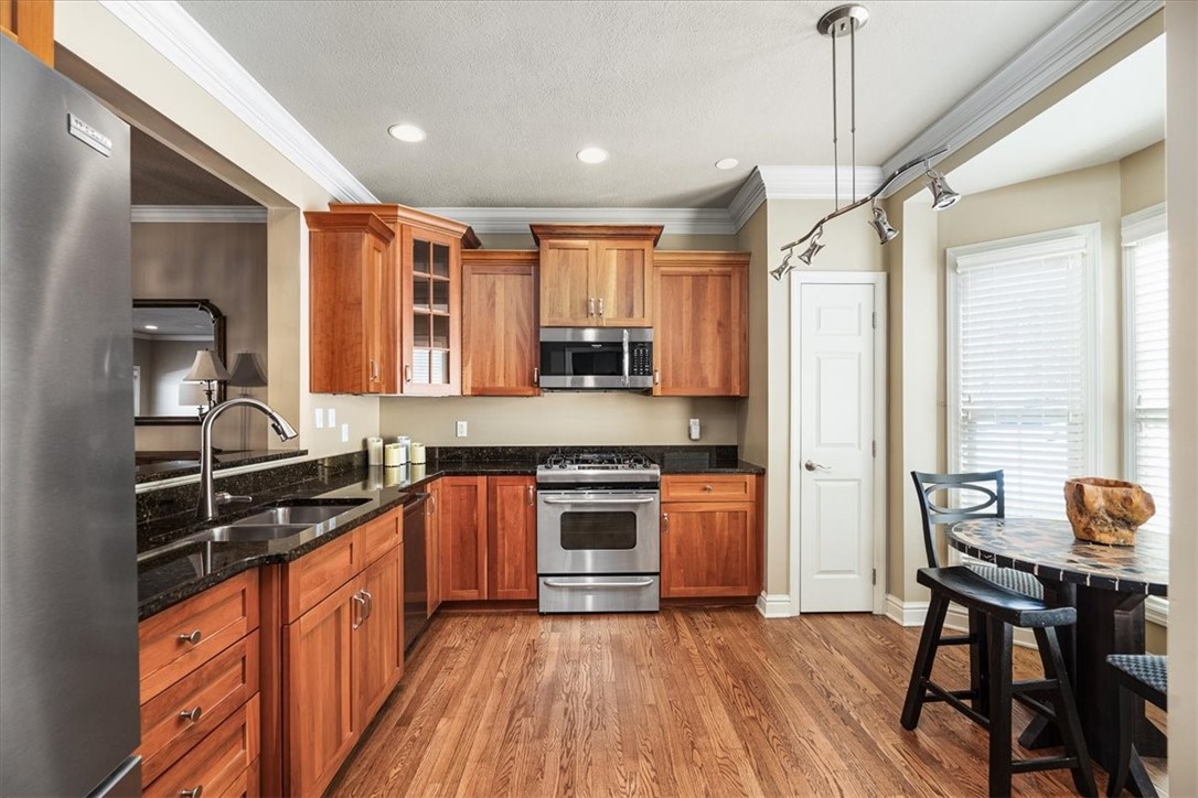 93 Shenot Rd