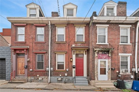 Photo of 162 Almond Way, Pittsburgh, PA 15201 (MLS # 1727737)