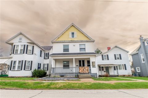 Photo of 29 W Brown St, Blairsville, PA 15717 (MLS # 1745360)