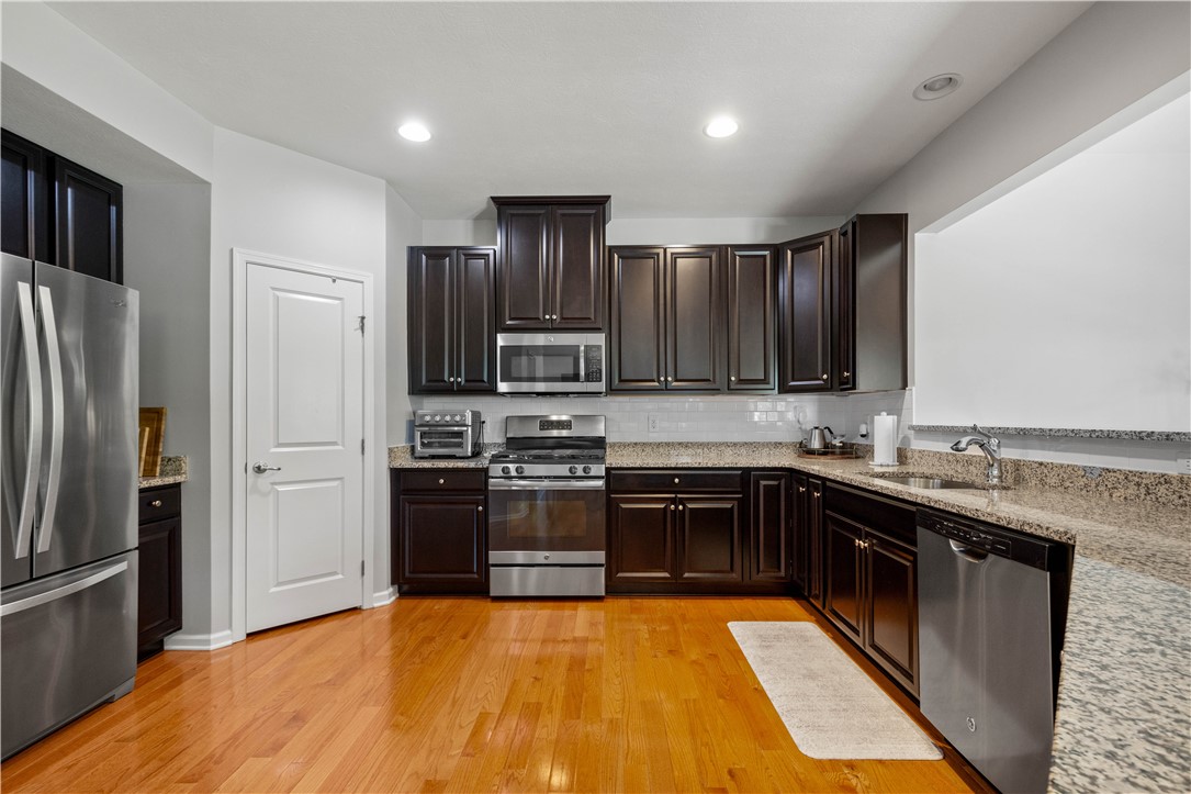 Collier Twp, Pennsylvania 15106, United States, 4 Bedrooms Bedrooms, ,4 BathroomsBathrooms,Residential,Contingent,153518