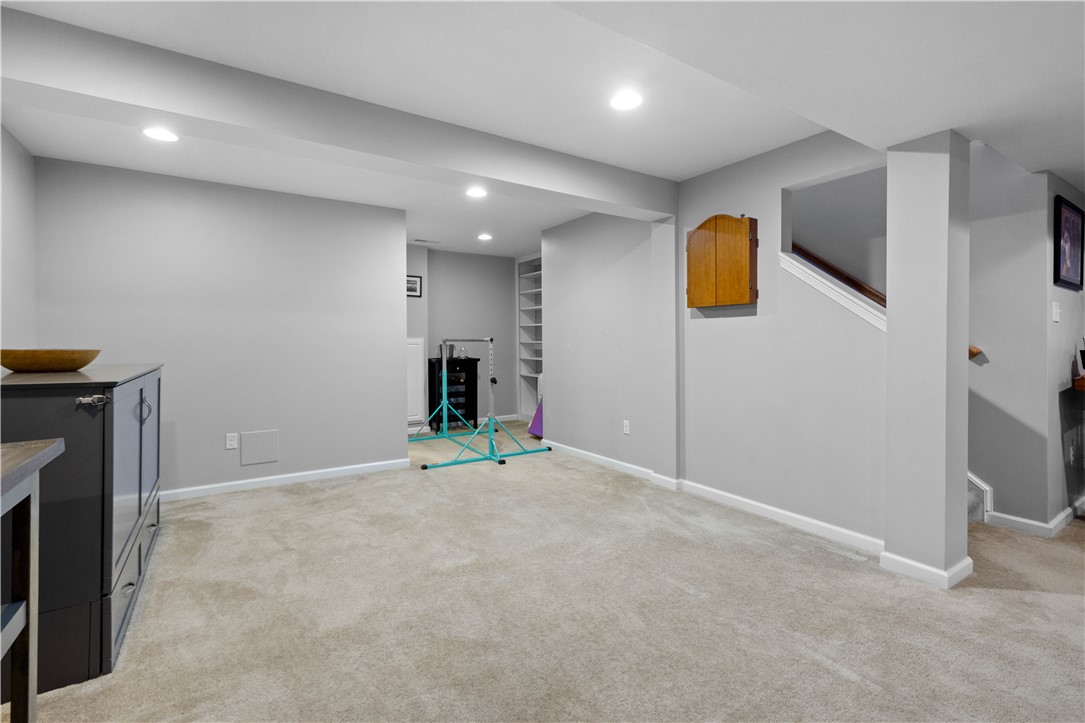 Collier Twp, Pennsylvania 15106, United States, 4 Bedrooms Bedrooms, ,4 BathroomsBathrooms,Residential,Contingent,153518