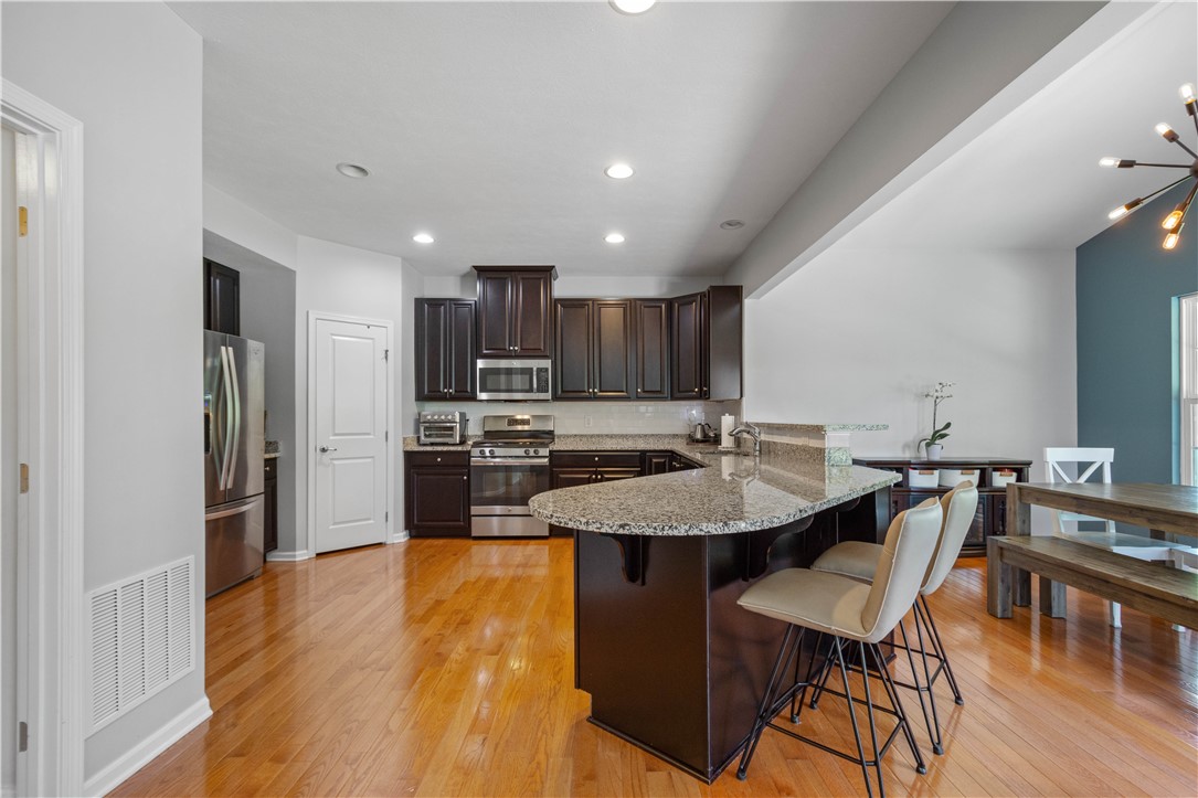 Collier Twp, Pennsylvania 15106, United States, 4 Bedrooms Bedrooms, ,4 BathroomsBathrooms,Residential,Contingent,153518