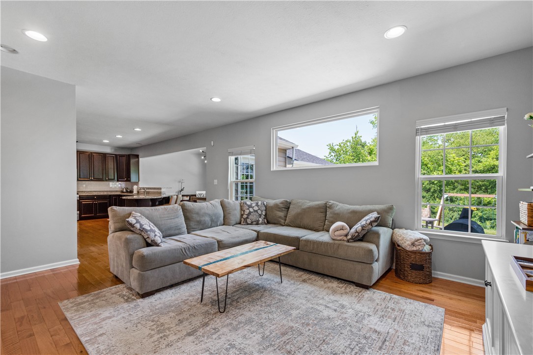 Collier Twp, Pennsylvania 15106, United States, 4 Bedrooms Bedrooms, ,4 BathroomsBathrooms,Residential,Contingent,153518