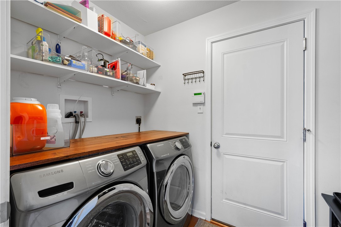 Collier Twp, Pennsylvania 15106, United States, 4 Bedrooms Bedrooms, ,4 BathroomsBathrooms,Residential,Contingent,153518