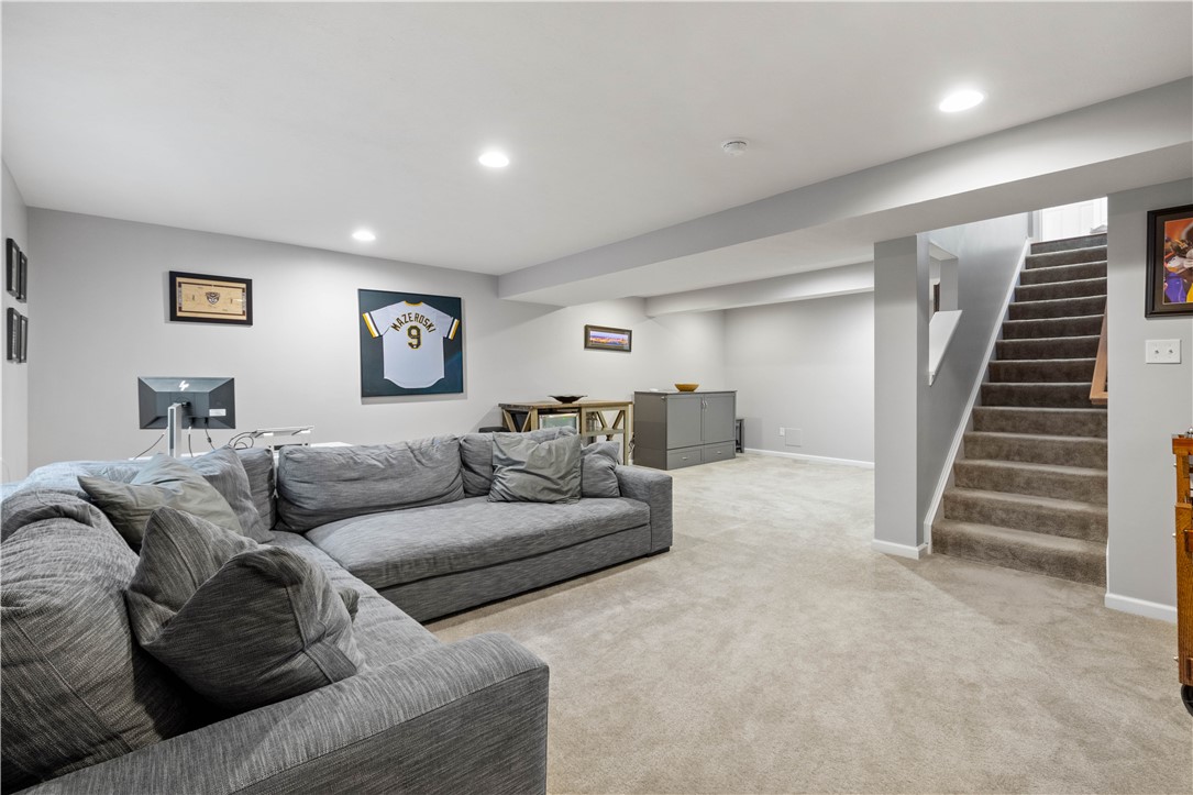 Collier Twp, Pennsylvania 15106, United States, 4 Bedrooms Bedrooms, ,4 BathroomsBathrooms,Residential,Contingent,153518