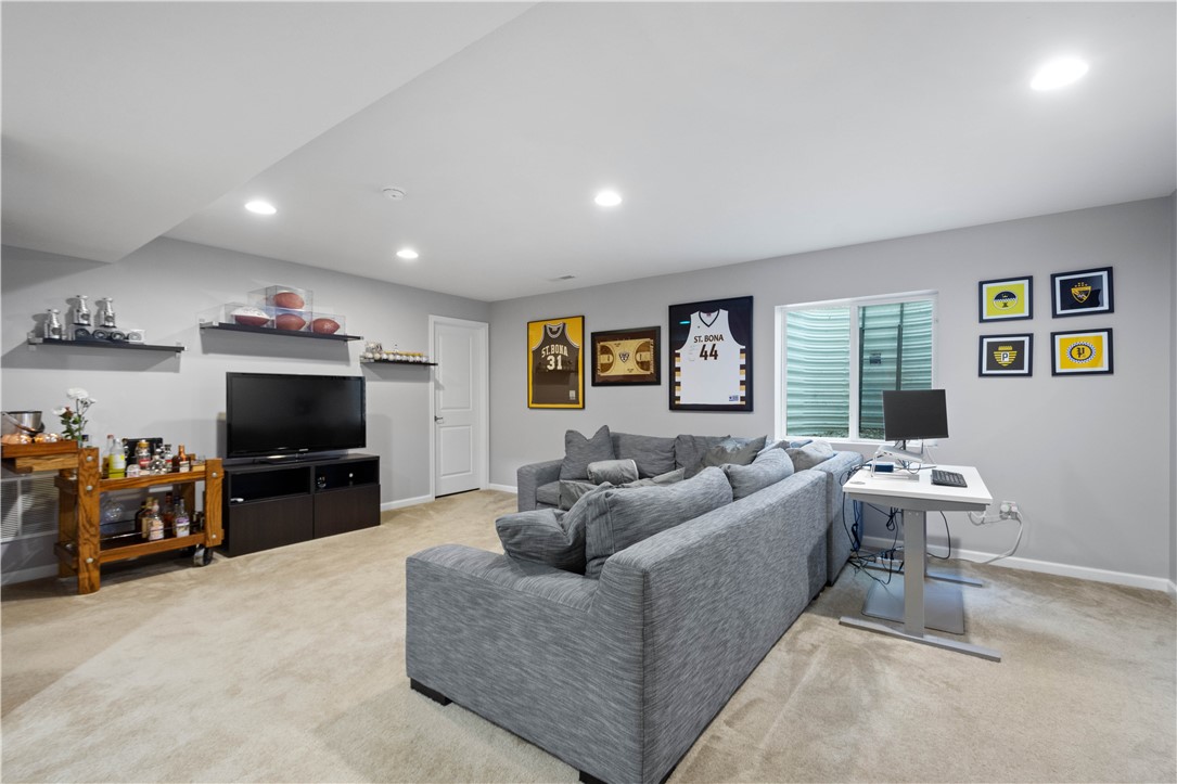 Collier Twp, Pennsylvania 15106, United States, 4 Bedrooms Bedrooms, ,4 BathroomsBathrooms,Residential,Contingent,153518