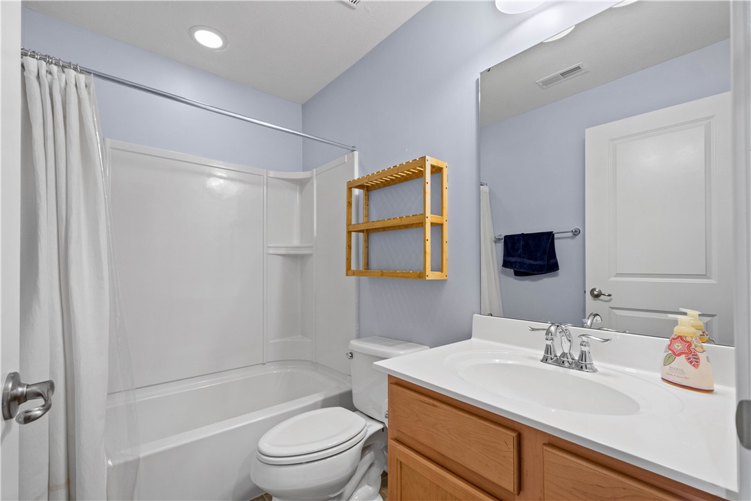 Collier Twp, Pennsylvania 15106, United States, 4 Bedrooms Bedrooms, ,4 BathroomsBathrooms,Residential,Contingent,153518