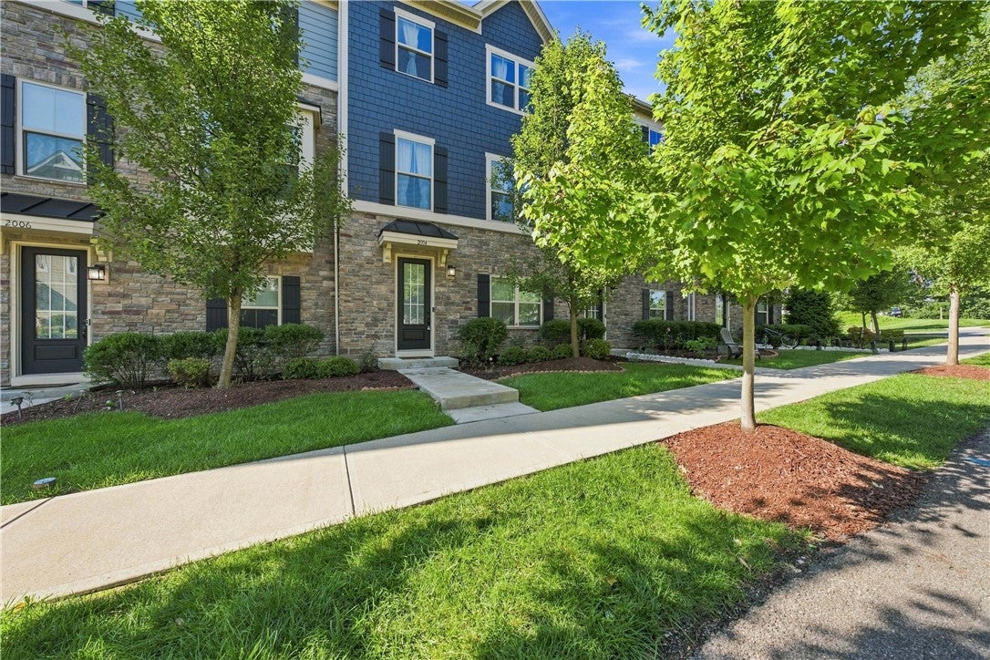 2004 Hemlock Ln