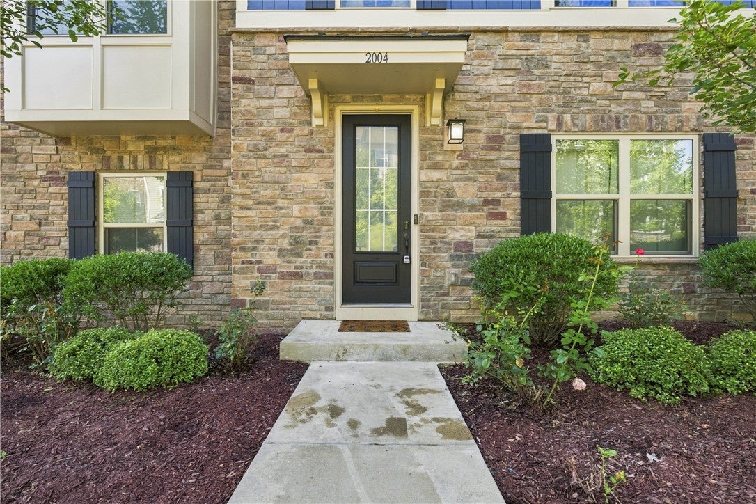 2004 Hemlock Ln