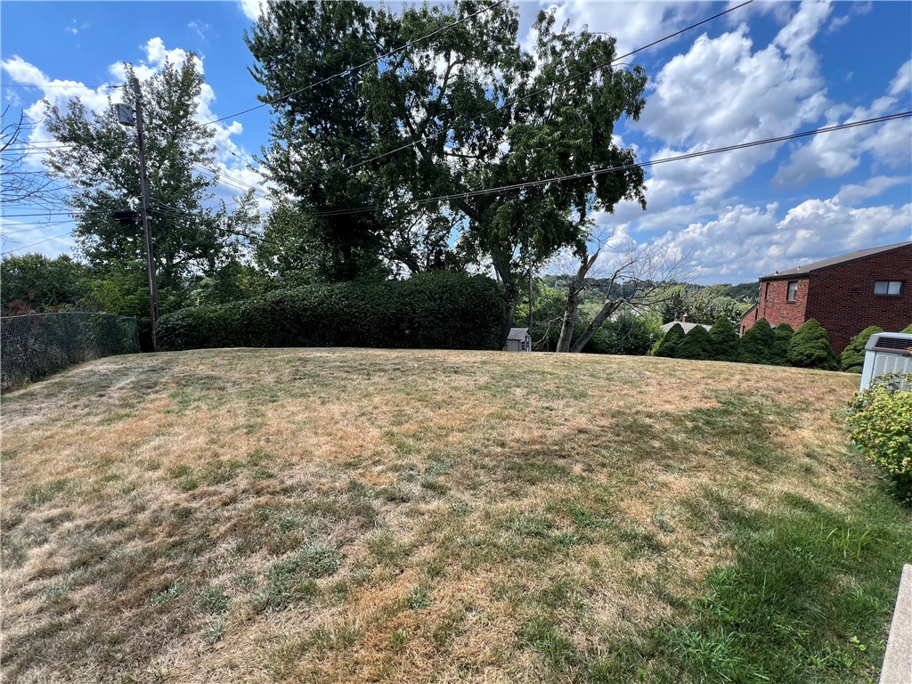 Pleasant Hills, Pennsylvania 15236, United States, 3 Bedrooms Bedrooms, ,1 BathroomBathrooms,Residential,Active,197992