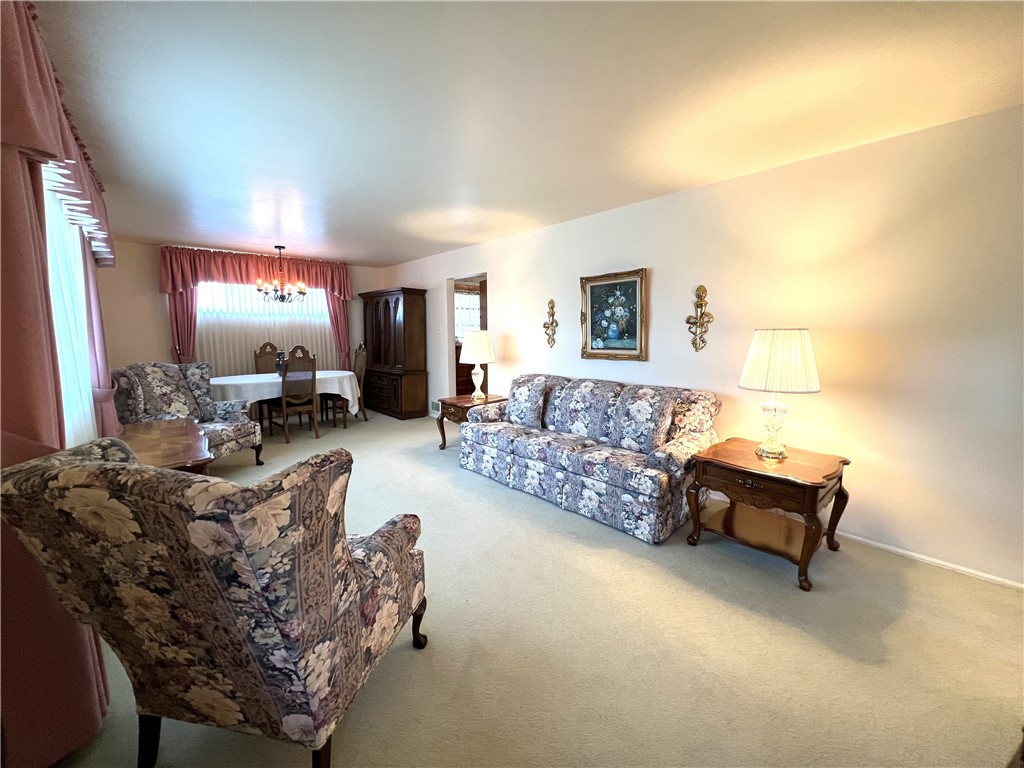 Pleasant Hills, Pennsylvania 15236, United States, 3 Bedrooms Bedrooms, ,1 BathroomBathrooms,Residential,Active,197992