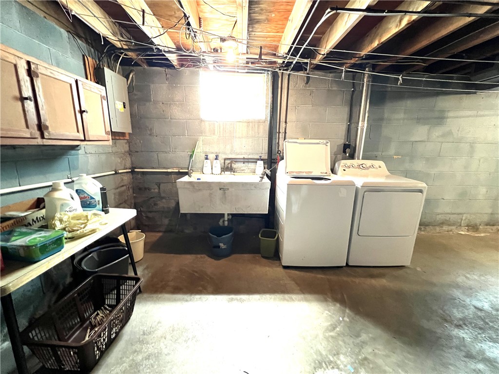 Pleasant Hills, Pennsylvania 15236, United States, 3 Bedrooms Bedrooms, ,1 BathroomBathrooms,Residential,Active,197992