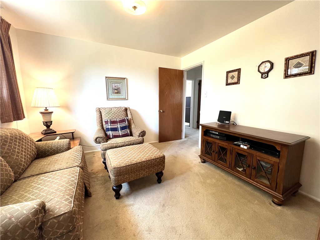 Pleasant Hills, Pennsylvania 15236, United States, 3 Bedrooms Bedrooms, ,1 BathroomBathrooms,Residential,Active,197992