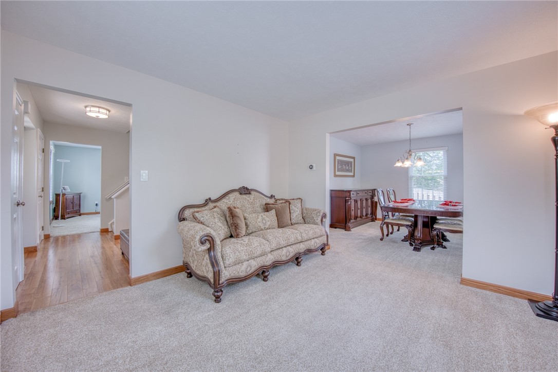 102 Bayberry Ln