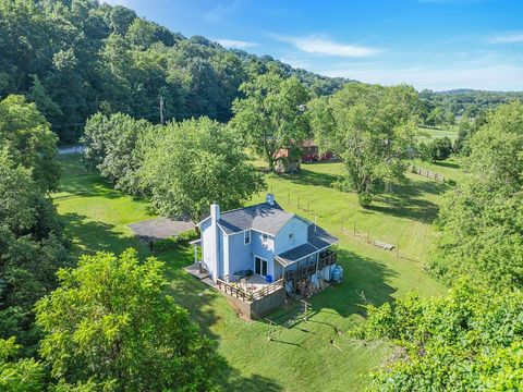 Photo of 959 Independence Rd, Aliquippa, PA 15001 (MLS # 1724877)