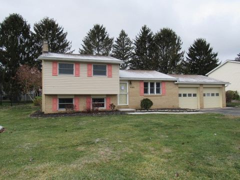 Photo of 860 Lansberry Ct, Somerset, PA 15501 (MLS # 1732577)
