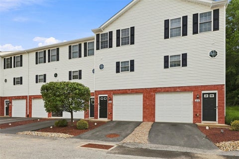 Townhouse For Sale - 260 Creekview Ln<br/> Oakdale, PA 15071