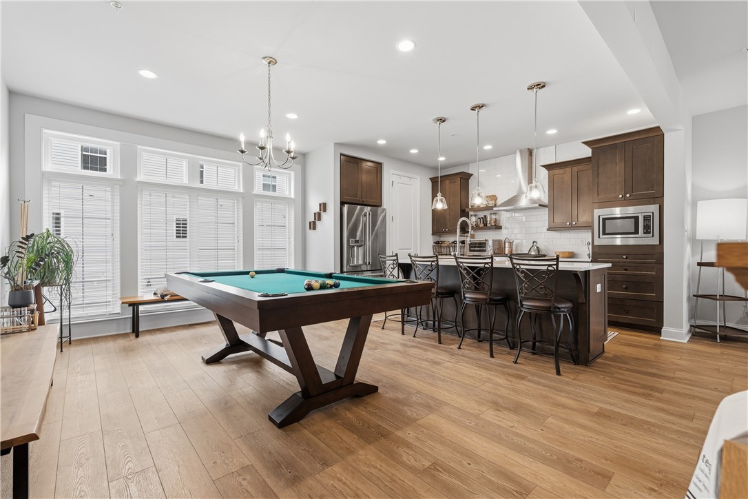 318 Harlequin St