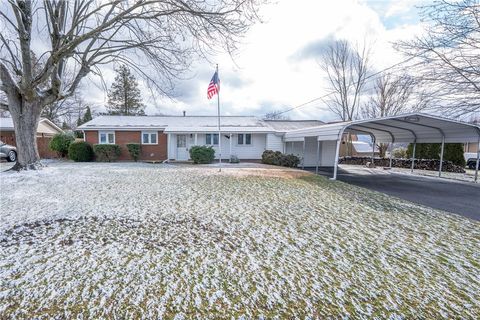 Photo of 222 Ridgefield Dr, Greensburg, PA 15601 (MLS # 1737078)